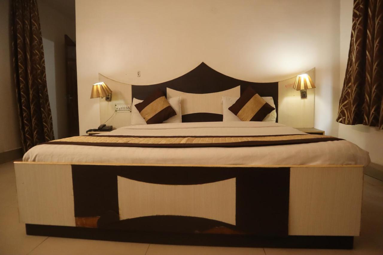 Hotel India International Нью-Дели Экстерьер фото
