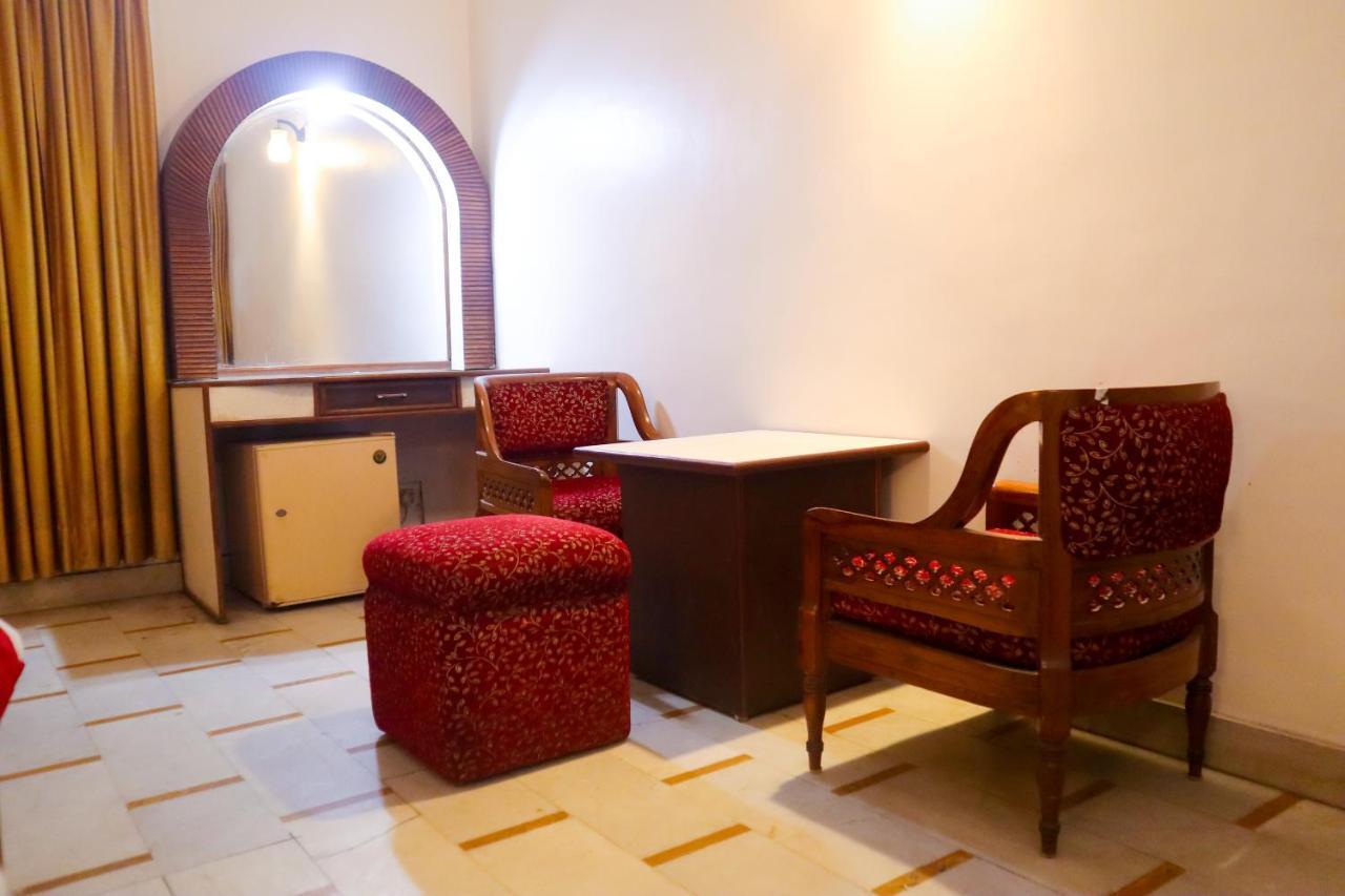 Hotel India International Нью-Дели Экстерьер фото