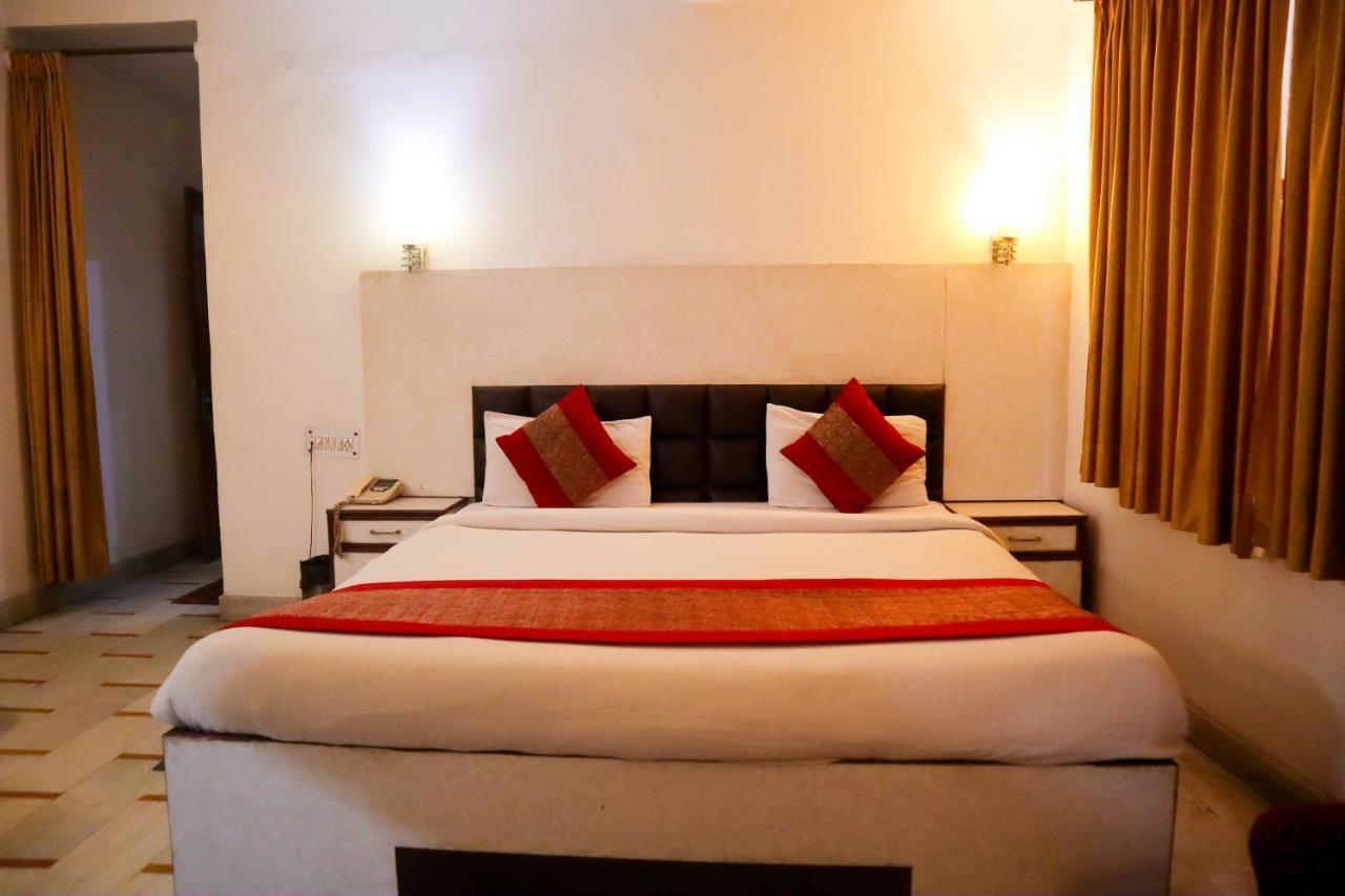 Hotel India International Нью-Дели Экстерьер фото