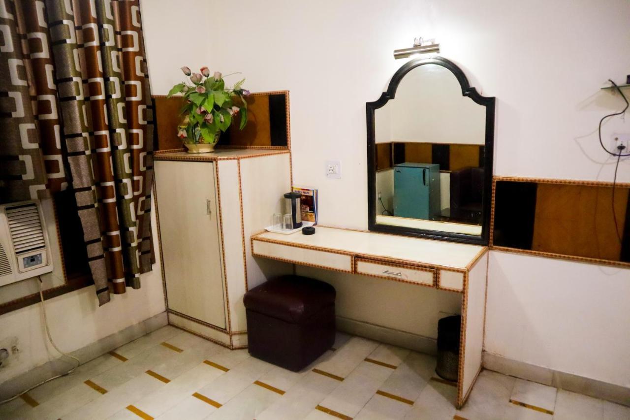 Hotel India International Нью-Дели Экстерьер фото